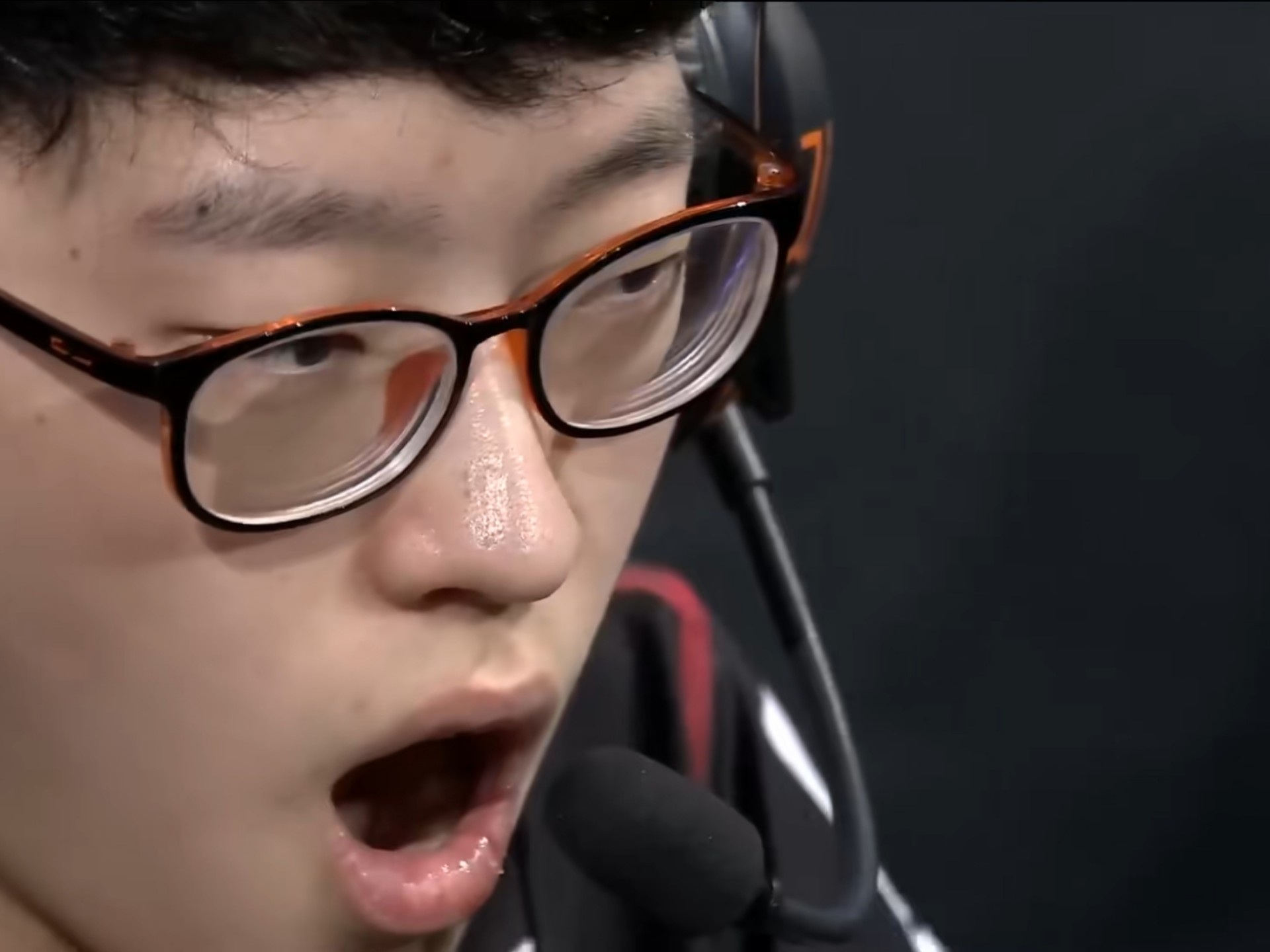 Kaiyun官方体育平台Scout回归赛场，比分优势明显首场状态亮眼，G2观众沸腾！(scout2016夏季赛)