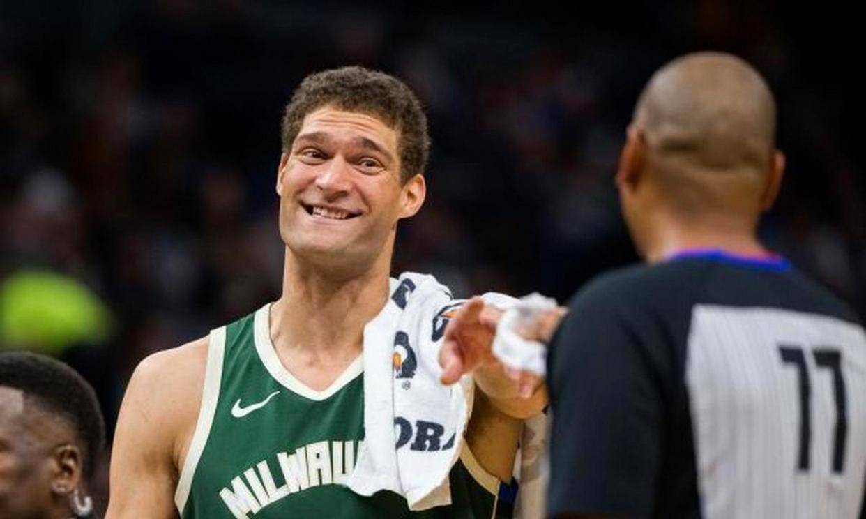 刚刚！马赛刷新队史纪录备战CBA常规赛莱万多夫斯基关键节点大胜，密尔沃基雄鹿今晚再遭质疑的简单介绍